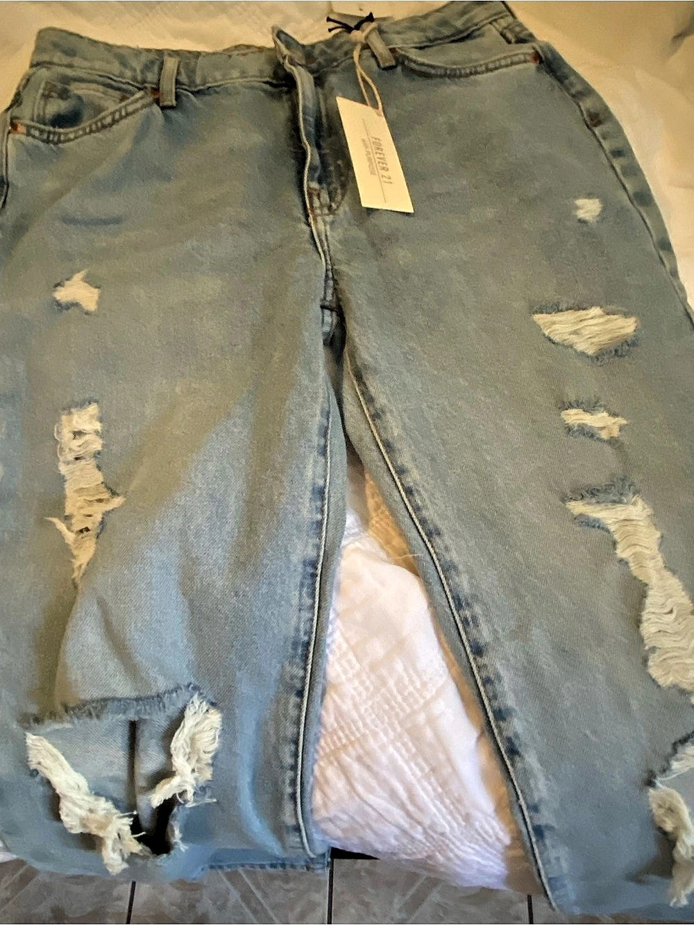Forever 21 90's Fit Kids Distressed Jeans in Blue Size 13/14 NWT